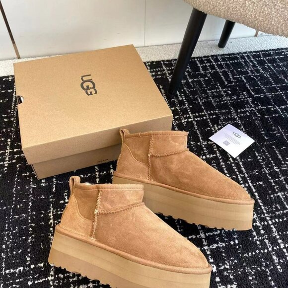 Women’s UGG classic ultra mini platform boot - Picture 2 of 8